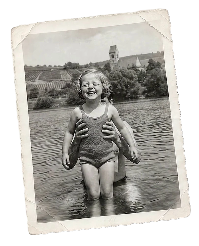 Margarete als Kind im Main, 1956
