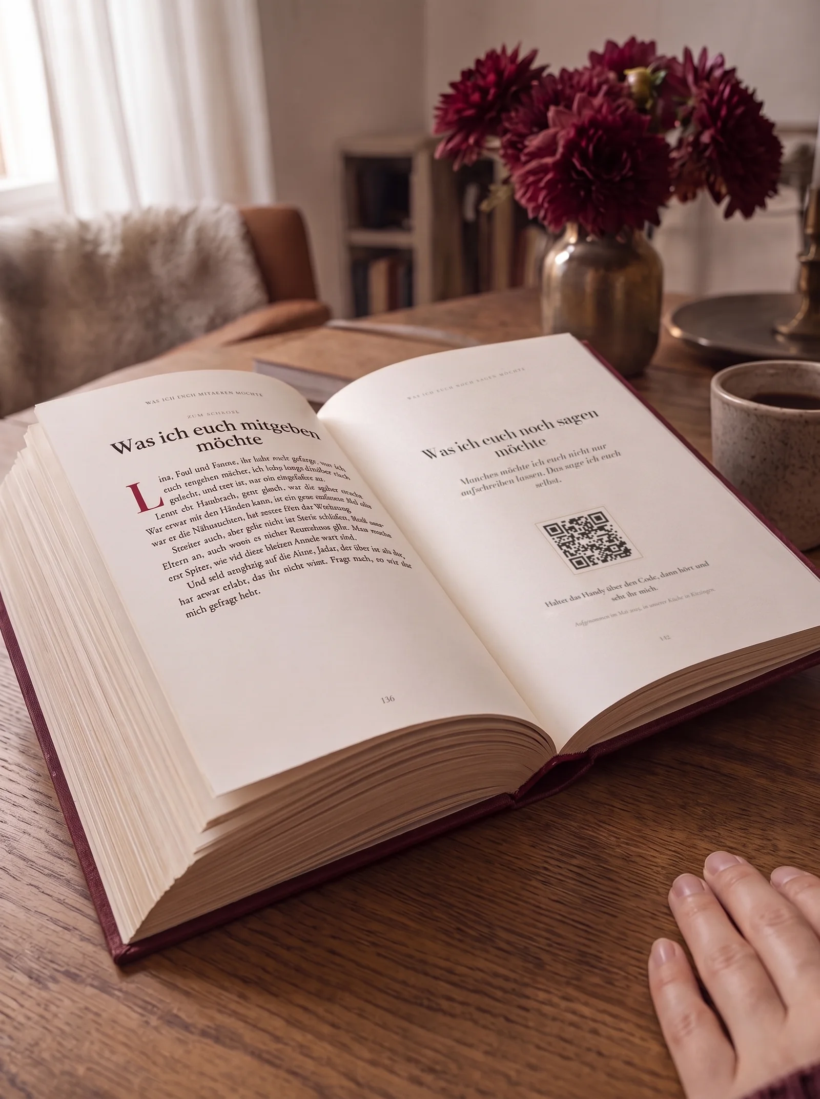 Das Lebensbuch aufgeschlagen: die Seite „Was ich euch noch sagen möchte“ mit QR-Code
